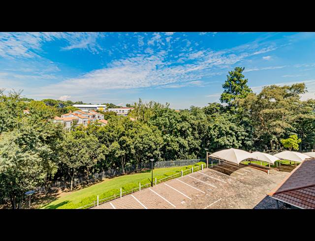 1,928M² OFFICE TO LET IN HYDE PARK